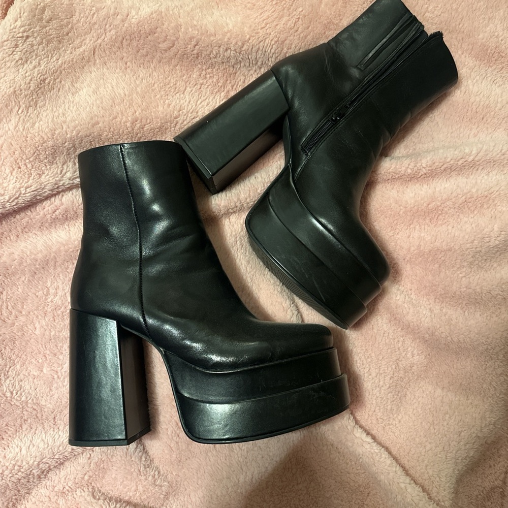Steve Madden cone ankle boots cobra